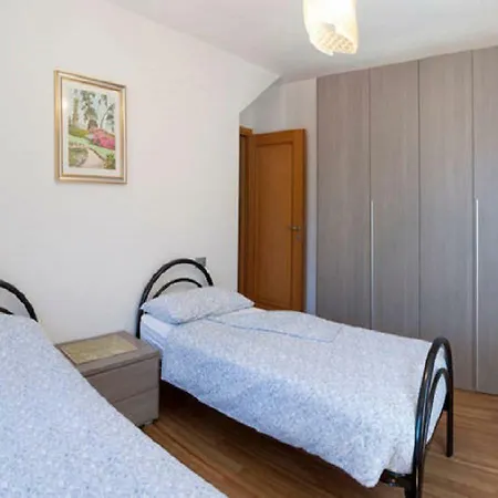 Vista - Mary Lezzeno